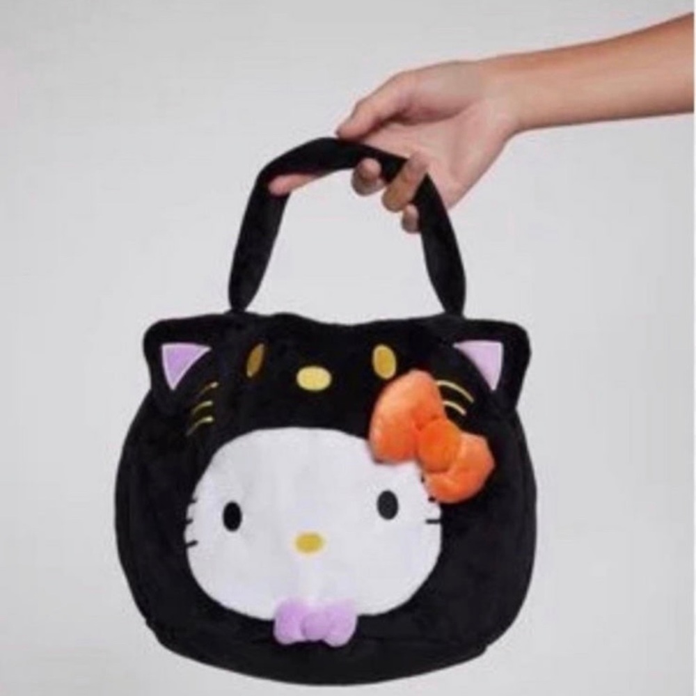 Hello Kitty x FOREVER 21 Hello Kitty Halloween faux fur bucket bag